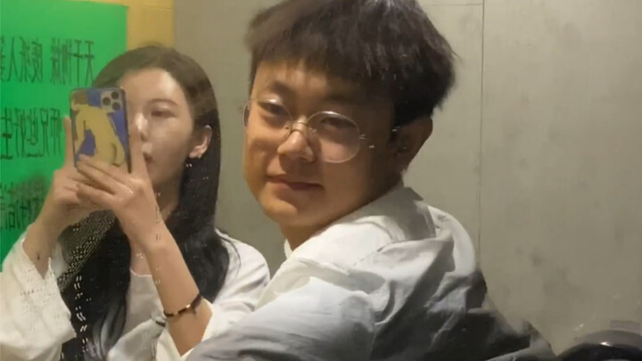 擦镜子变装的正确打开方式！