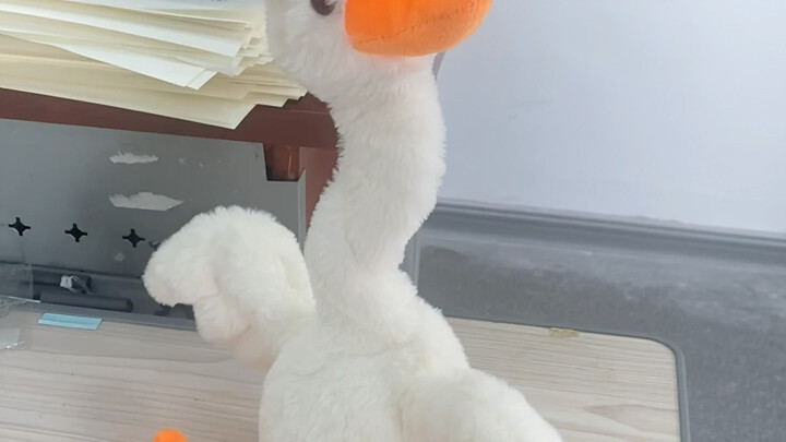 Thử thách giọng nói giống quan đại thần nhất mạng... Hành trình của Suzume nhưng phiên bản ngỗng lớn