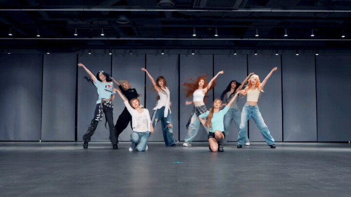 The K-pop group that currently respects symmetrical choreography the most