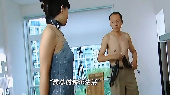 Mengapa Pak Hou memegang ikat pinggang?