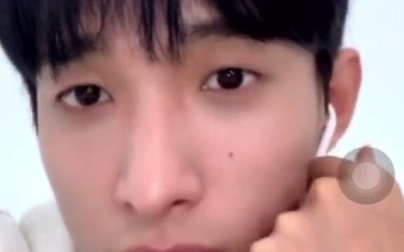 Orang kedua: Kalau bukan karena karatnya, aku pasti sudah memberikannya padamu #seventeen #Xu Mingha