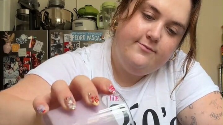 “A drink enthusiast” shares her daily routine, sipping away from morning till night.