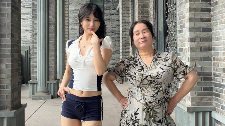 Mom says she was even thinner than me when she was young.