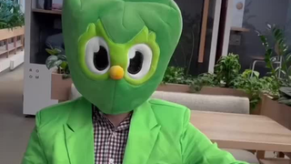 Duolingo tổng kết lại toàn bộ sự kiện "chết giả", đồng thời chê bai các thương hiệu lợi dụng sự việc