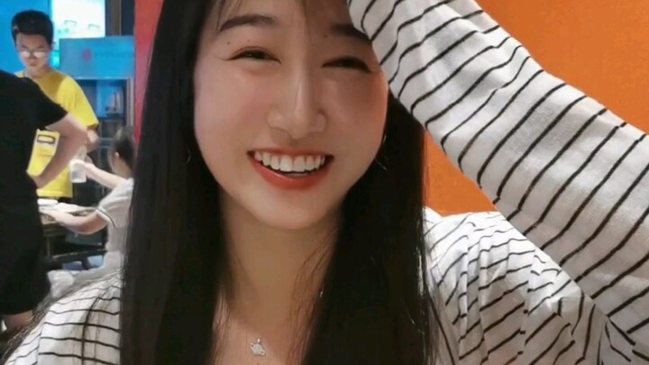 This young lady has such a great personality—she’s always smiling, I love it！！！！！！！