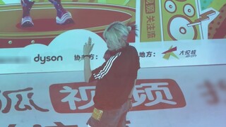 I saw a beautiful dancing lady while shopping in the mall! What kind of dance is she dancing?