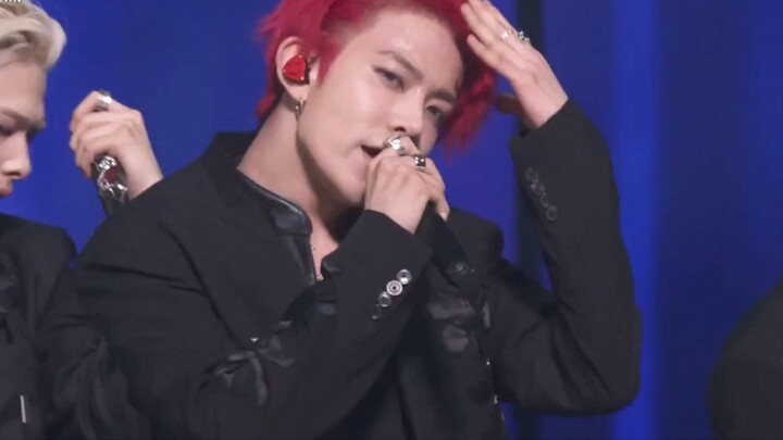 ENHYPEN's award ceremony stage featuring "No Doubt," "Paranormal," and "Loose"