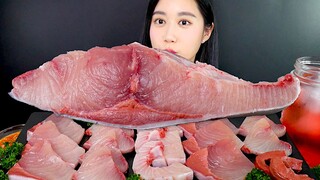 [ONHWA] Suara mengunyah sashimi ekor kuning yang besar! 😚💕 *Harus dimakan di musim dingin!