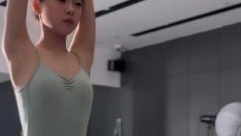 Dance art students' daily training 42