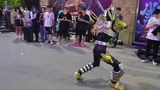 Cosplayer Kaisar Xia pergi ke Animation Star City untuk pamer, dan Genshin Impact di sebelahnya tida