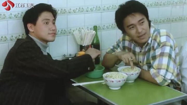 这个老板真牛，单挑俩警察