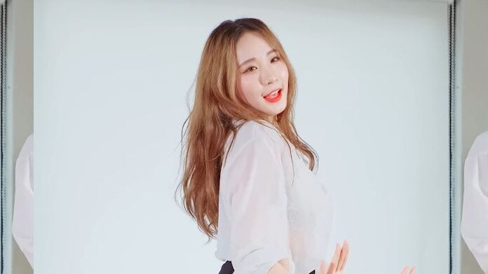 Kaki panjang Zheng Ren sudah terlihat. Berani bilang kamu tidak suka kaki ini? (Clock_Jeongin) Drama