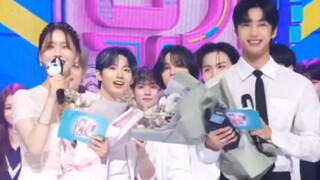 MC下车！LE SSERAFIM 新歌 夏娃, 普赛克和蓝胡子夫人 首个一位