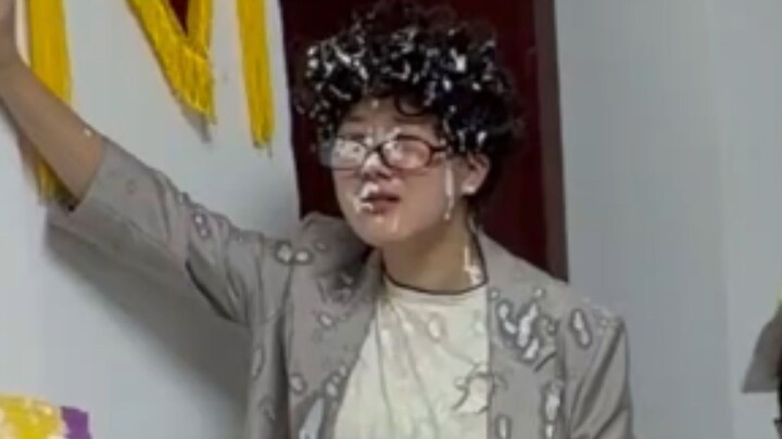 Kissed by bird droppings and reduced to an unrecognizable mess! (Teacher, you smell so good…)