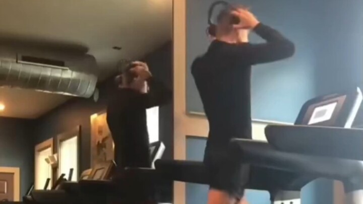 Hơi giống kiểu diễn trạng thái tinh thần của tôi khi nghe Supernova..