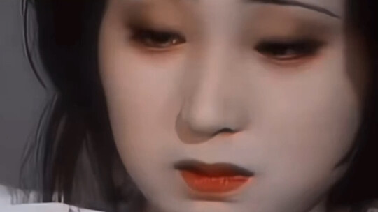 Many people have wanted to play Lin Daiyu, but only she brought the character to life.