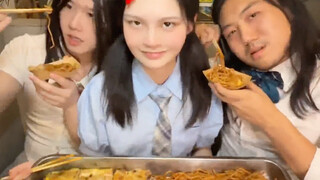 【Xiao Shi Nai Xiong】Inilah trio penuh semangat kami!