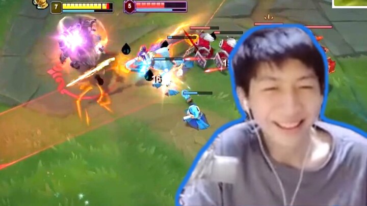 เฉาเหมิงน้อย: น็อกซัสสู้กับฟิออร่าโดยไม่ต้องใช้ธนูแผลหนัก ใช้งานง่ายมาก บางครั้งการโจมตีฉับพลันก็ฆ่า