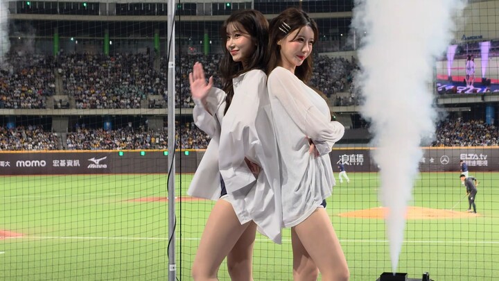 【4K】Zhuzhu and A Yong’s sizzling mid-show dance performance
