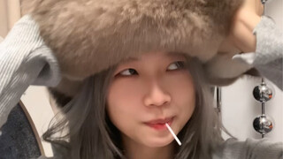 The cat hat I just bought is so huge!