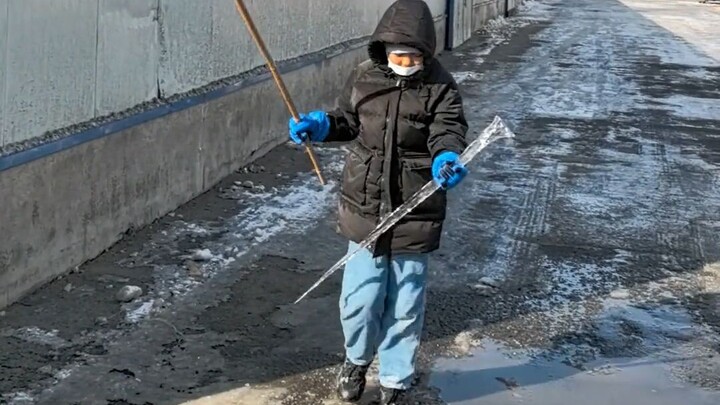 Want some ice pops? Let the kid whip you up a batch!