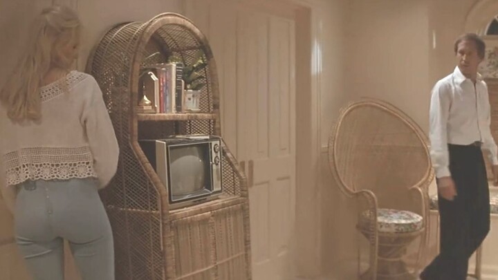 Man accidentally turns invisible—now the beauty’s in trouble! But once he gets used to it, he just c