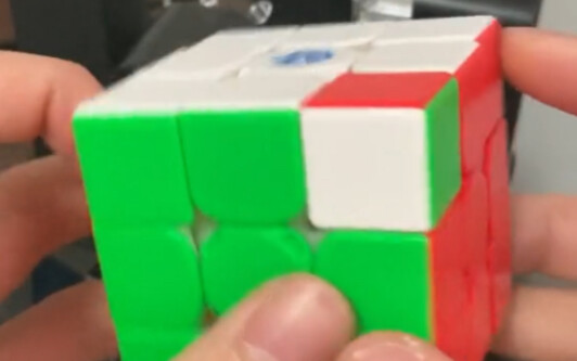 Khi robot khối Rubik gặp phải sự gián đoạn không thể tin được