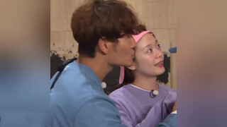 [Running Man] คิมจองกุก "ชอบถ่ายภาพคนสวย" 