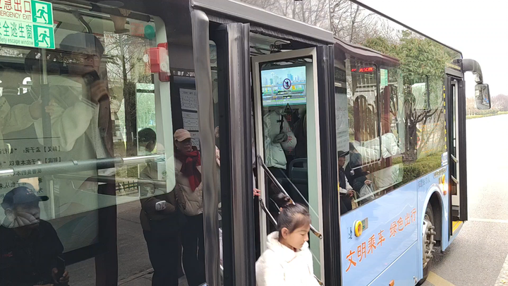 Fenomena unik di Universitas Kedokteran Jining: selalu ada banyak mahasiswa yang naik bus nomor 69 d