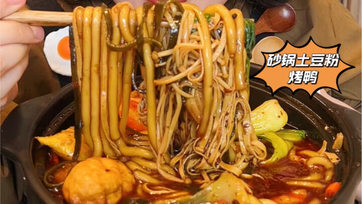 Mì khoai tây nồi đất vịt quay