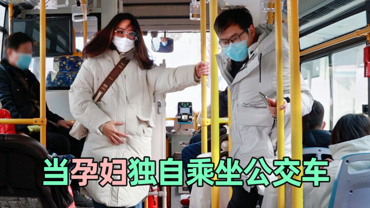 A pregnant woman rides the bus alone; everyone’s unhesitating gesture of standing up is so heartwarm
