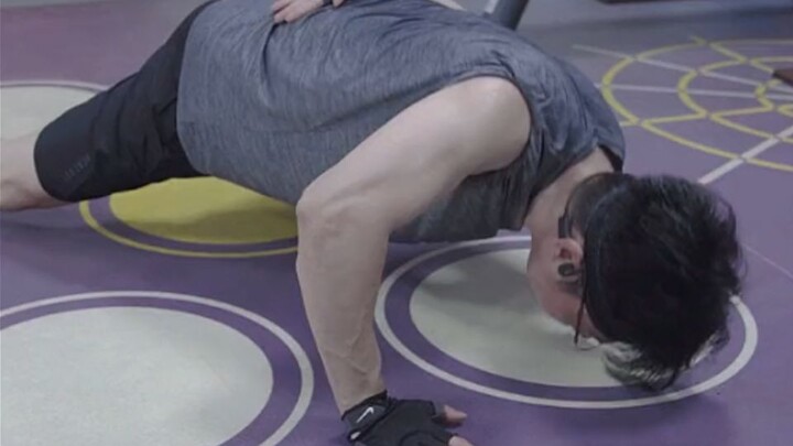 单手俯卧撑，怎么说？