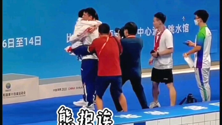 พวงกุญแจหุ่นไลฟ์ไซซ์ “โคอาล่า” ของฉวนหงฉานเปิดจำหน่ายแล้ว   กอดได้หลากหลายแบบ ทุกคนพร้อมจะเอาใจฉาน