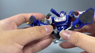 Transformers rakitan ini... mengingatkan saya pada saat saya masih kecil membuat mainan di kantin! T