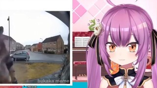 Gadis naga Jepang itu mulai mengeong saat melihat nada dering mengeong di ponselnya.