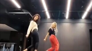 [JENNIE] Our JENNIE's dancing is so graceful! I love it (bgm: Safari/Serena)