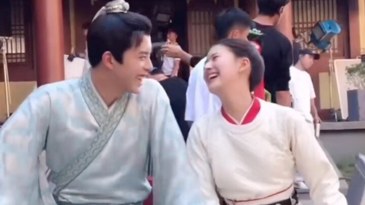 Zhao Lusi ✖️ Ao Ruipeng // [Honey-Soaked Couple Vibes] Why are they so sweet on set even though they