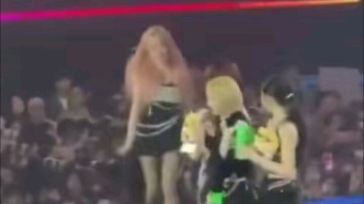 The idols’ energy as Giselle sprints onto the stage with the intensity of an 800m runner… and her re