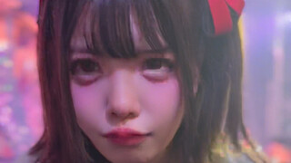 小妮子嗨起来都躺我身上了，大腿都是汗，蹭我一手，话说回来这天实际要比生日那天开心，后面打喷嚏又被萌到