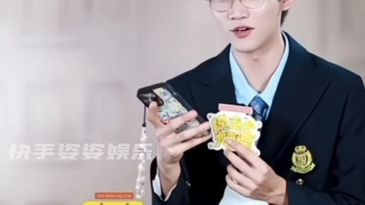 Lan truyền khắp mạng, vạn người bắt chước nhưng không ai vượt qua “Địch Lệ Nhiệt Ba” – Chu Kha Vũ