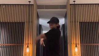 Tantangan menari "Baggy Jeans" YGX Kwon Young-don - NCT U