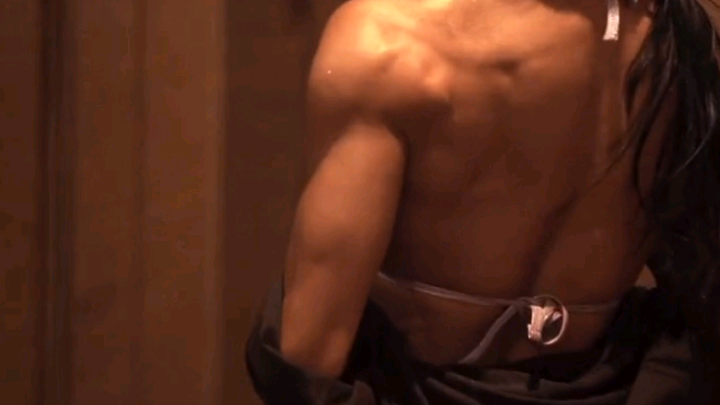 Cuối tuần rồi, mình cũng chẳng có tài lẻ gì lắm~ nên chỉ khoe cái lưng cho mọi người xem thôi!