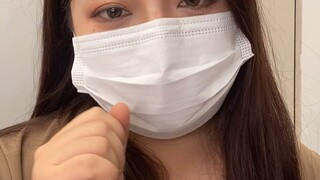 Thật hết nói nổi! Thế nào gọi là không đeo khẩu trang đúng cách? Mặt bịt kín mít, mũi cũng bóp chặt 