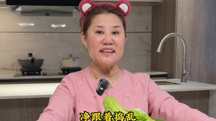 Immersive mukbang with a green theme!