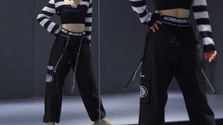 การแสดงสีสันกลับมาแล้ว!! เวทีเคลื่อนตัวเร็วมาก