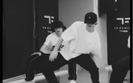 【دنغ جياشين】الأخ دنغ تطور خطوة بخطوة (الرحلة من الرعاية إلى الأخ الأكبر)