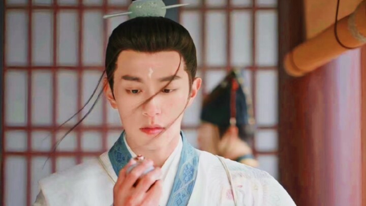 In a minor supporting role, I saw what a fairy-tale character should look like!