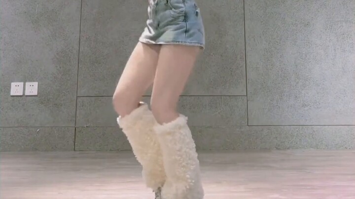 [Infinite loop] Li Zixuan meng-cover "Shooting Star" milik XG dan terus mengeluarkan kekuatan dance!