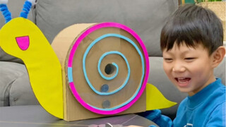 Homemade big snail piggy bank, the coins are all dizzy
