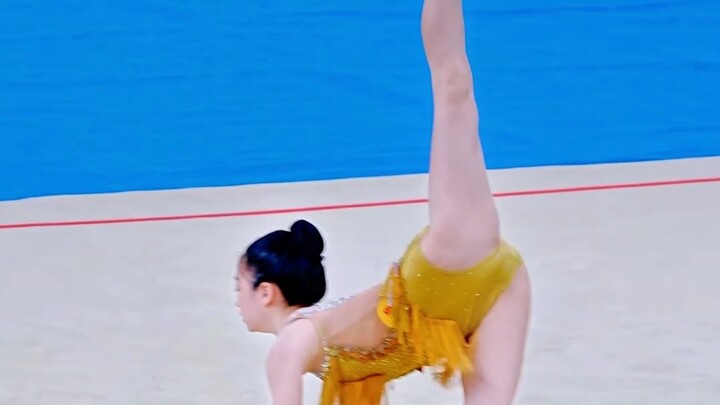 The charm of arts and sports students—your youthful energy practically leaps off the screen! [Zou Li